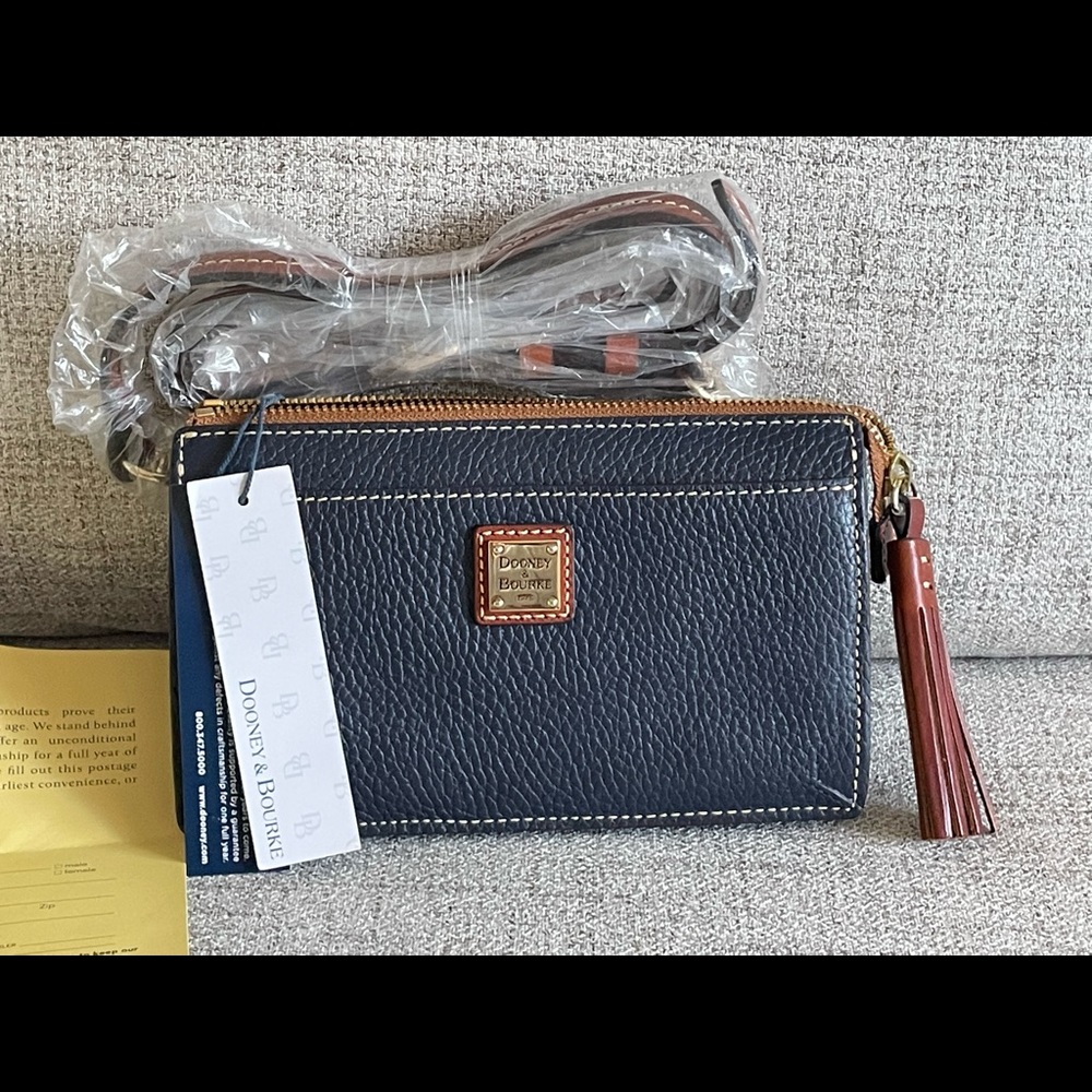 Dooney & Bourke Crossbody Bag/Wallet. Navy Pebble Leather NWT & Reg Card